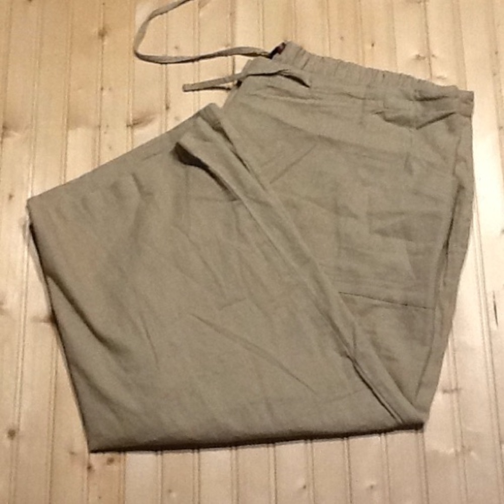 Jessica London Tan Capris